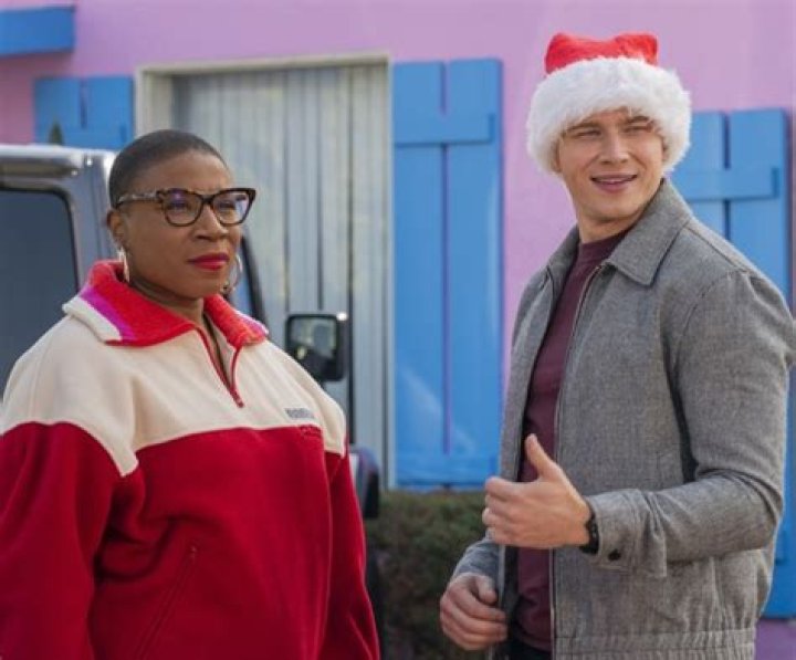 9-1-1 Fall Finale Recap 12/06/21: Season 5 Episode 10 “Wrapped in Red”