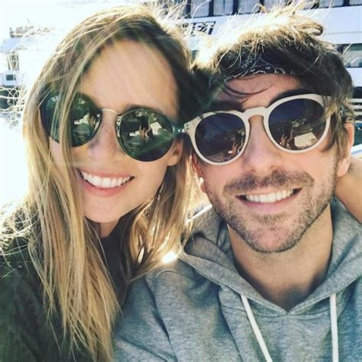 Alex Gaskarth- Wiki, Age, Height, Net Worth, Girlfriend, Ethnicity