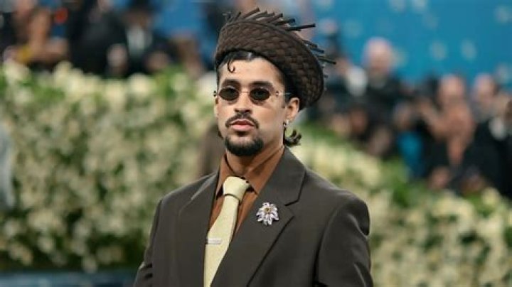 Bad Bunny Biography: Wife, Songs, Net Worth, Dakiti, Age, WWE, Albums, Girlfriend, Height, Merch, Narcos, Concert, House, Instagram, Wikipedia