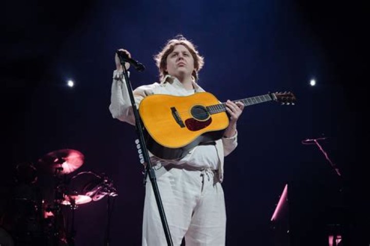 Chanteur Lewis Capaldi Maladie