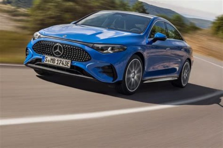 EXCLUSIVE PREMIERE: Isa Marina Debuts New Single "Fire"