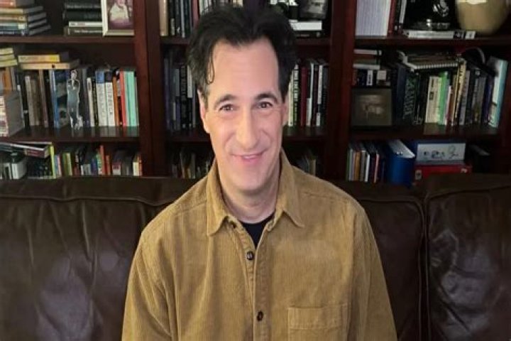 Fame | Carl Azuz net worth and salary income estimation Apr, 2024