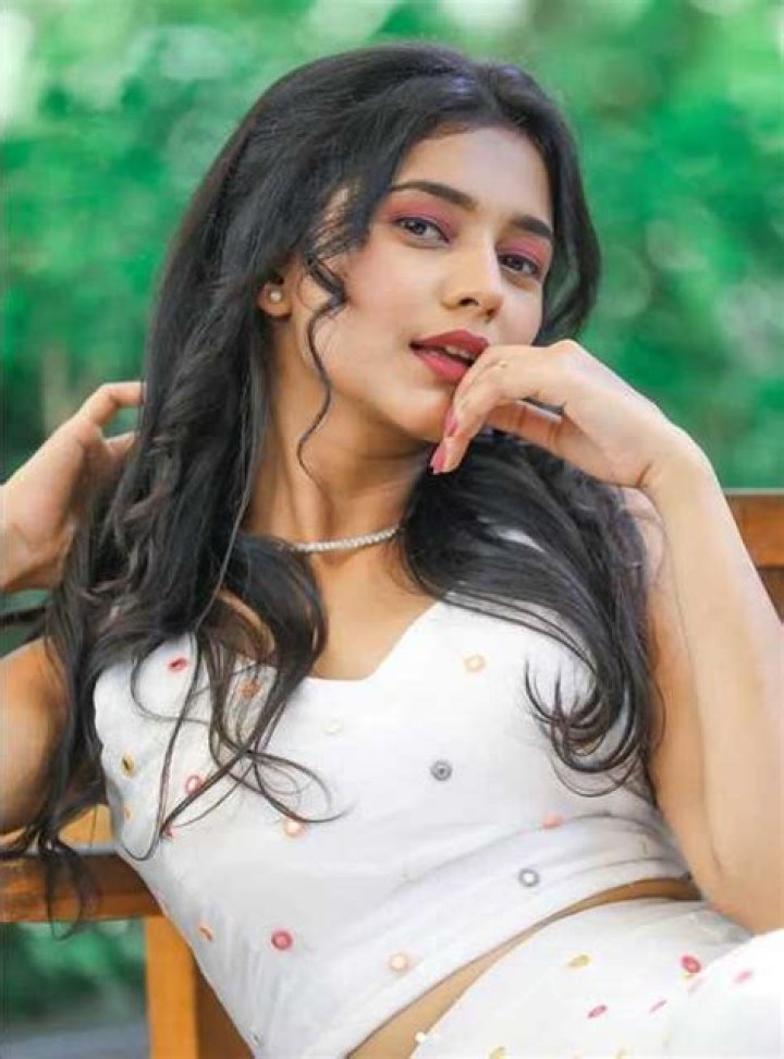 Fame | Shivani Mundhekar net worth and salary income estimation Apr, 2024