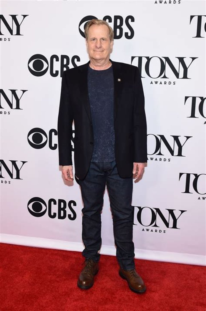 Jeff Daniels Net Worth, Age, Height, Bio, Birthday, Wiki!