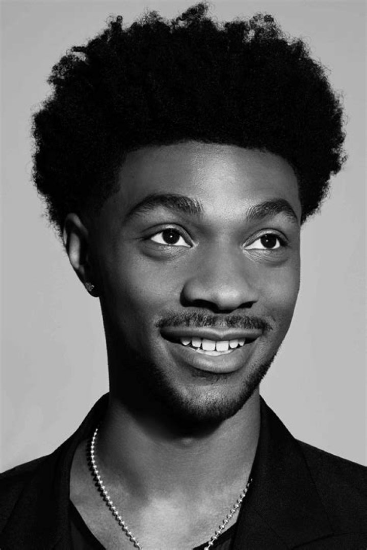 Jonathan Daviss Net Worth, Age, Height, Bio, Birthday, Wiki!