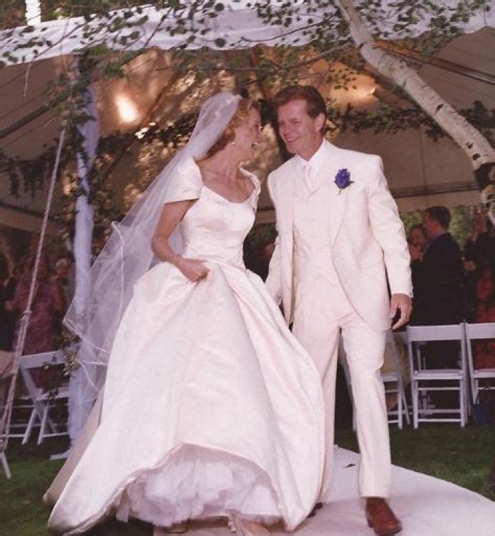 Know About Felicity Huffman; Age, Husband, Kids, Net Worth, Controversy