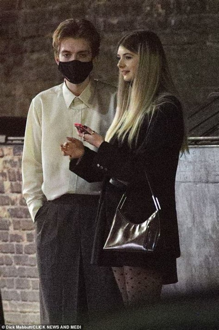 Know All About Francis Bourgeois Girlfriend Amy Linkin!