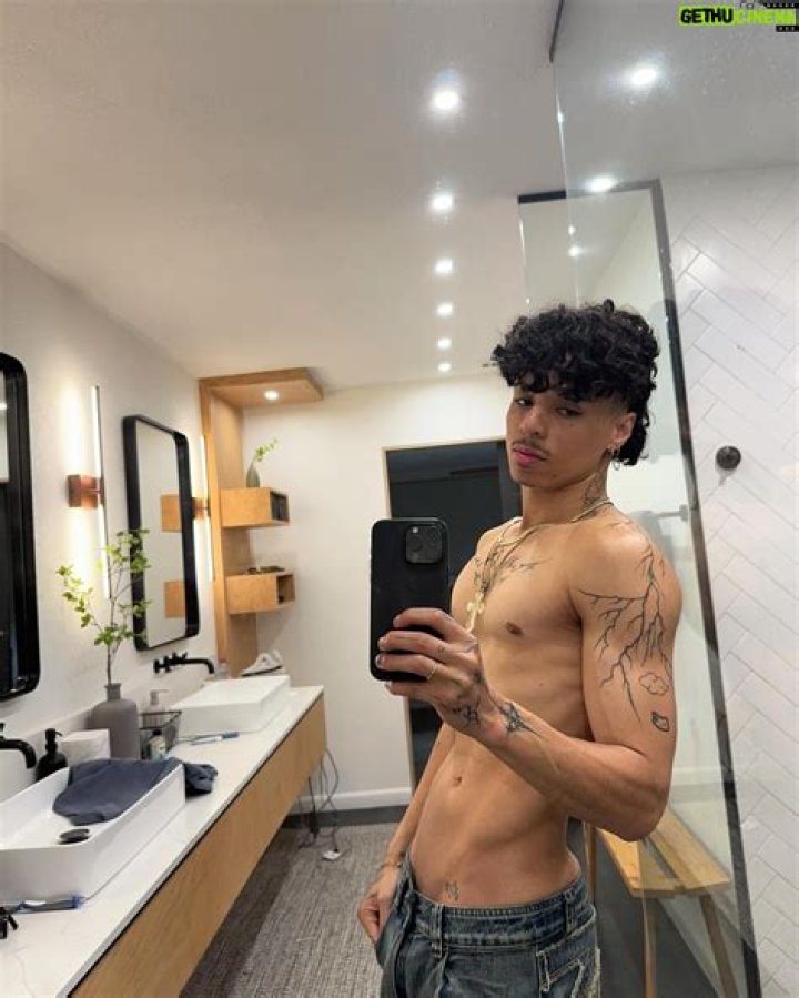 Larri Merritt- Net Worth, Bio, Age, Nationality, Height, Girlfriend, Tik Tok