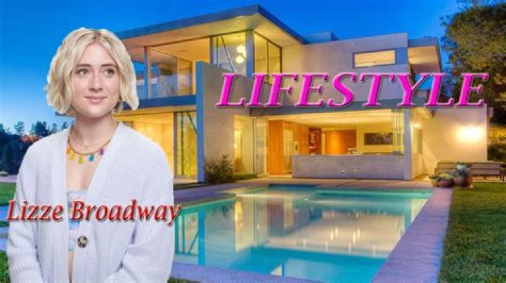 Lizze Broadway Net Worth, Age, Height, Bio, Birthday, Wiki!