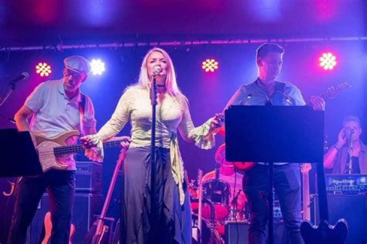 The Immaculate Crows drop their brand new upbeat indie rock single "Business Girl"