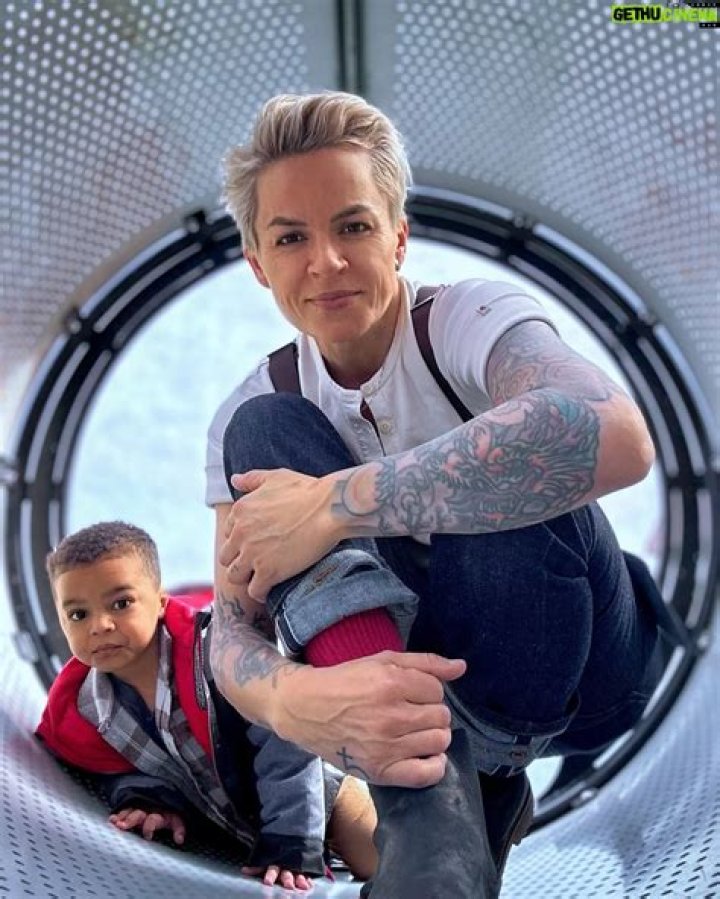 Whitney Mixter Net Worth, Age, Height, Bio, Birthday, Wiki!