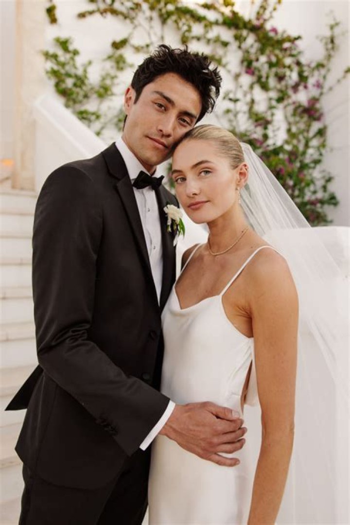 Who is Sanne Vloet Dating – Sanne Vloet's Boyfriend & Exes