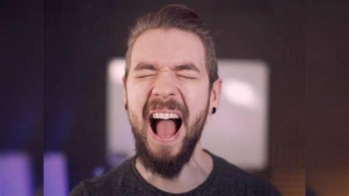 YouTuber 101: Jacksepticeye - CelebMix